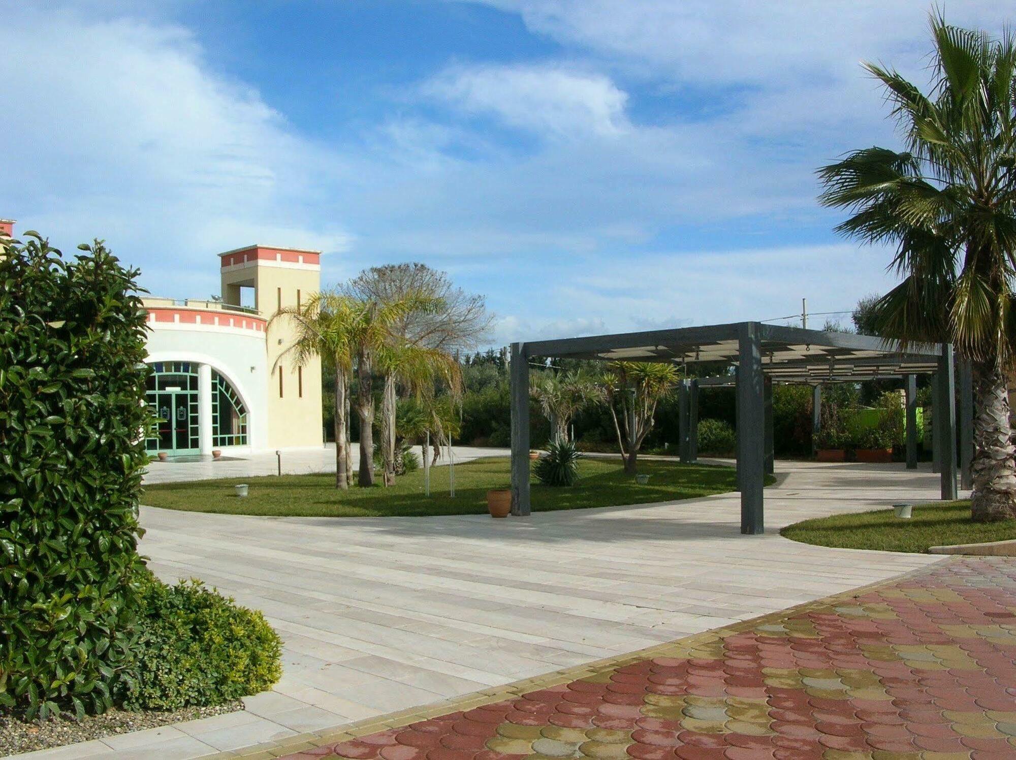 Hotel Resort Dei Normanni San Vito dei Normanni Exterior foto